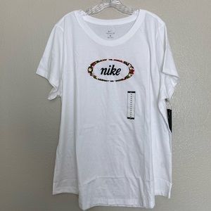 Nike Women’s Standard fit Plus Size Tee 2X